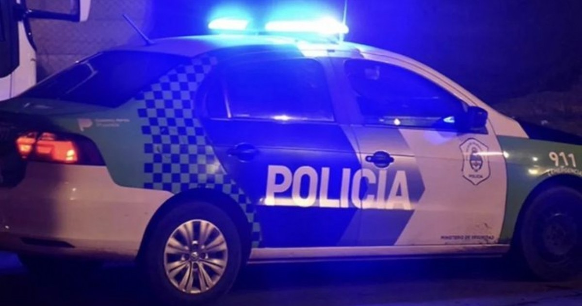 Voceros policiales informaro que, a raíz de ello, el policía comenzó a perseguir a ambos ladrones, a bordo de su automóvil particular Peugeot 206.